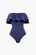 Traje de baño y pareo elegante a rayas