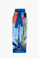 Traje de baño y pareo floral azul