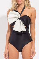 Traje de baño y pareo con lazo de dos tonos