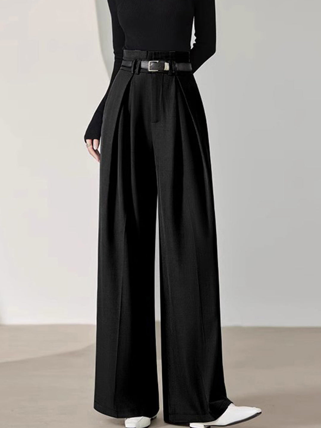 Timeless Black Pleated Pantolon