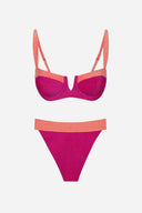 Bikini fucsia y pareo