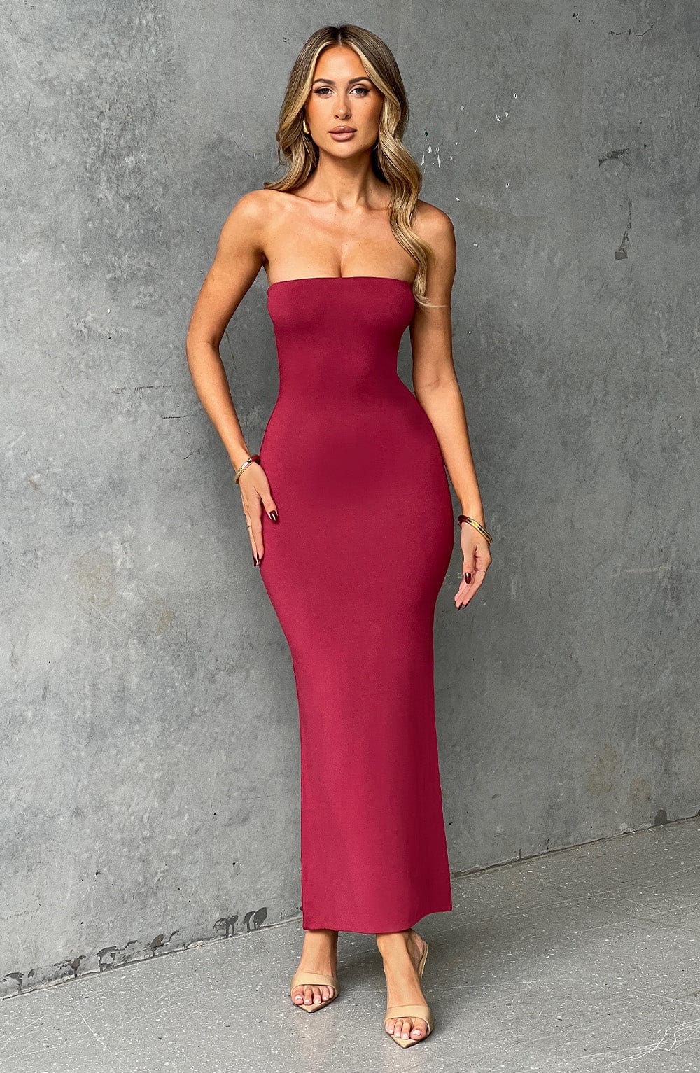 Crimson Allure Straplez Midi Elbise